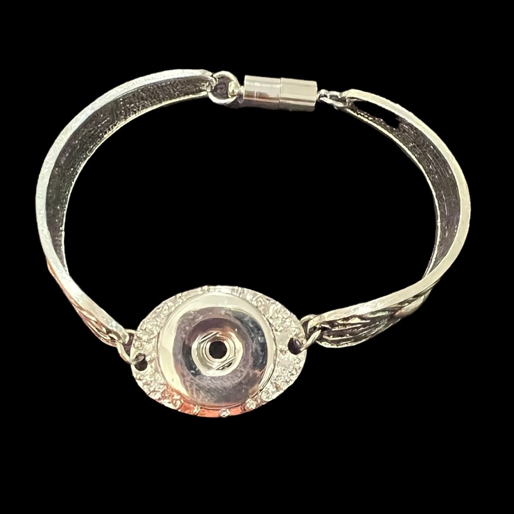 SILVER SNAP BUTTON BRACELETS WITH MAGNETIC CLOSURE